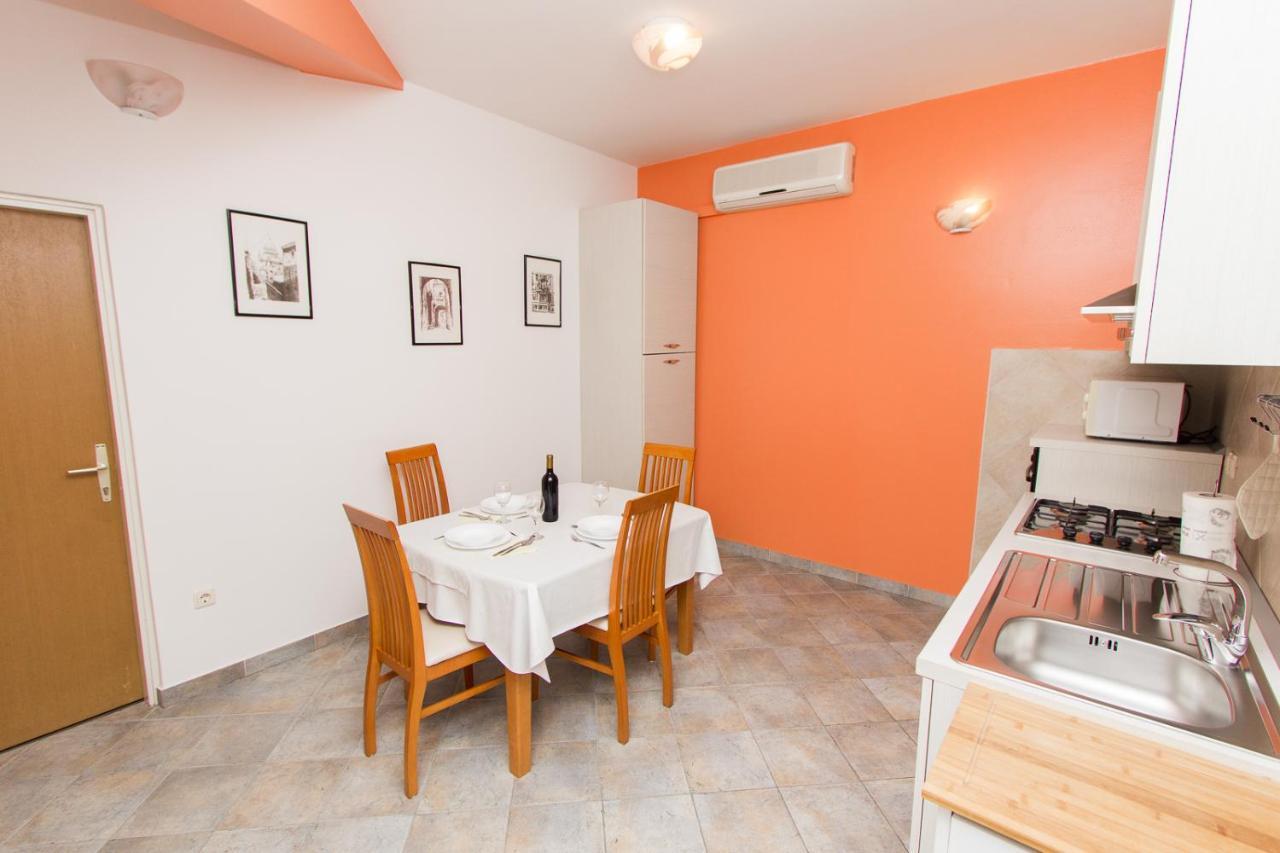 Apartments Lupus Vodice Esterno foto