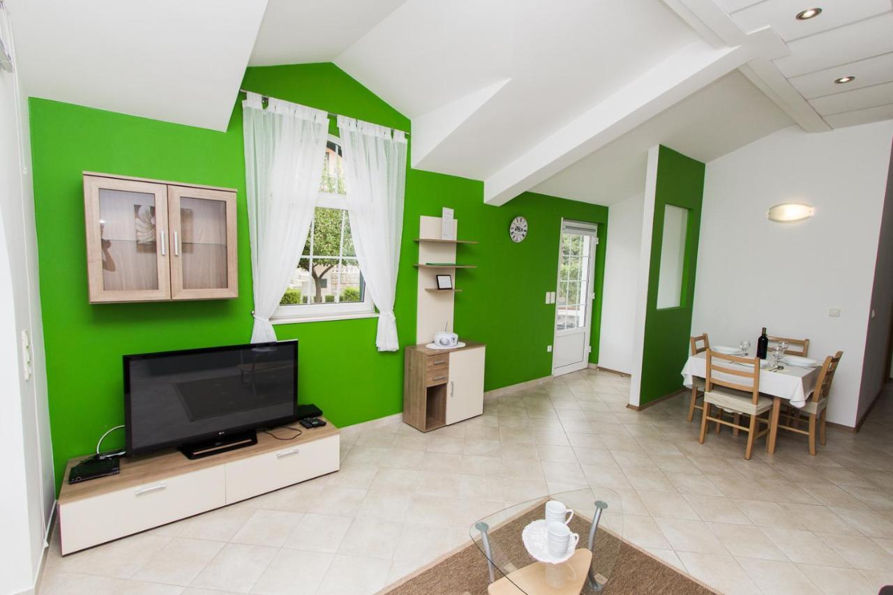 Apartments Lupus Vodice Esterno foto