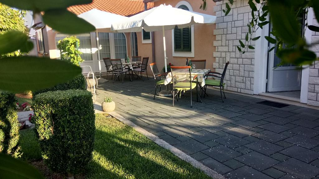 Apartments Lupus Vodice Esterno foto