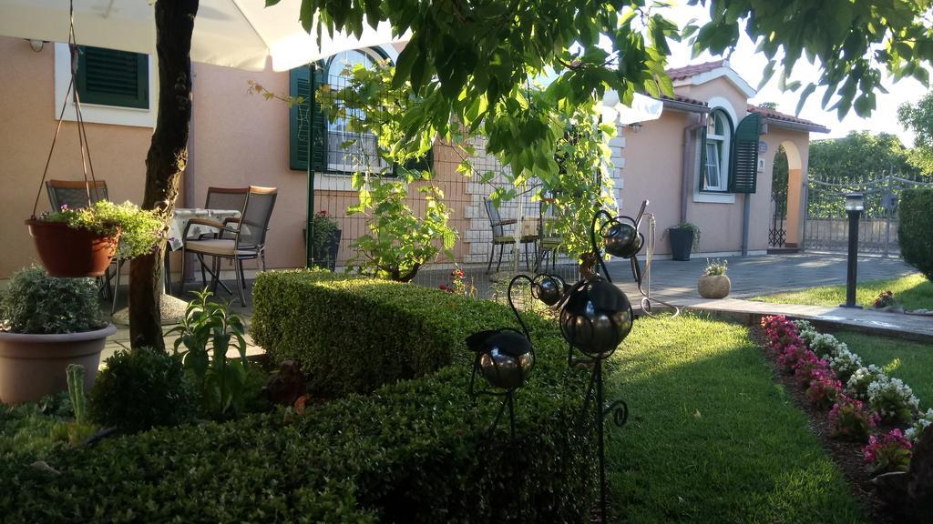 Apartments Lupus Vodice Esterno foto